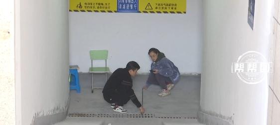DƬ